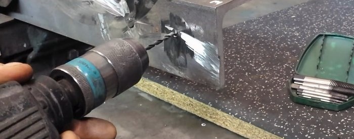 Hoe een gebroken tapeind los te schroeven met behulp van een extractor