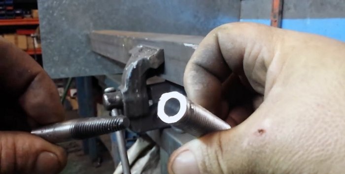 Как да развиете счупена шпилка с екстрактор