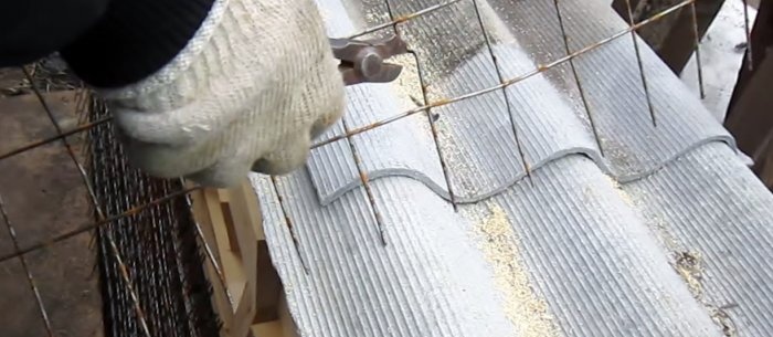 Hur man gör en armerad betongstolpe för ett utblåsningsstängsel med egna händer