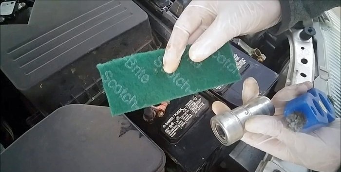 Comment nettoyer rapidement les bornes de la batterie