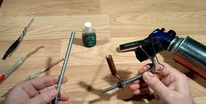 Device for soldering twisted wires