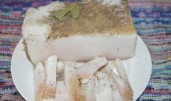 Salo con ajo y pimienta, una receta sencilla