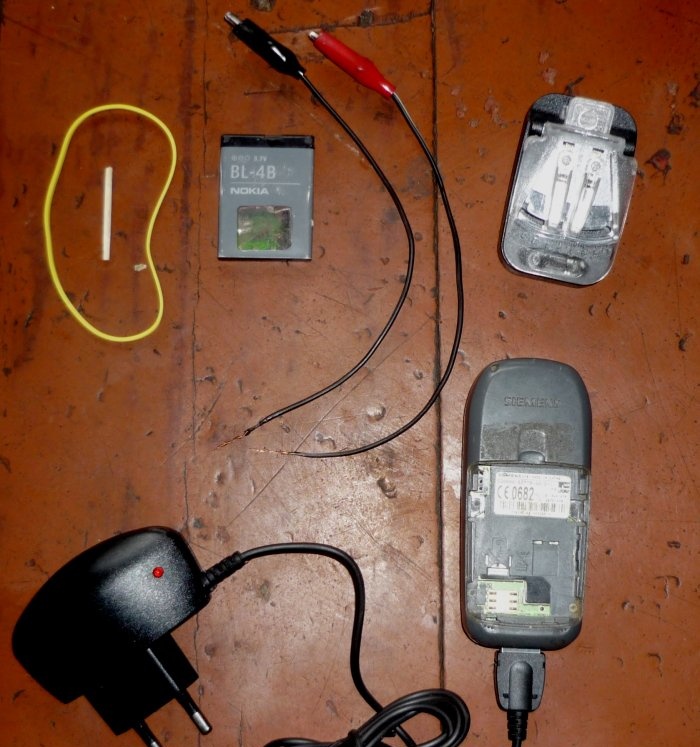 Paano mag-charge ng patay na baterya gamit ang isa pang telepono
