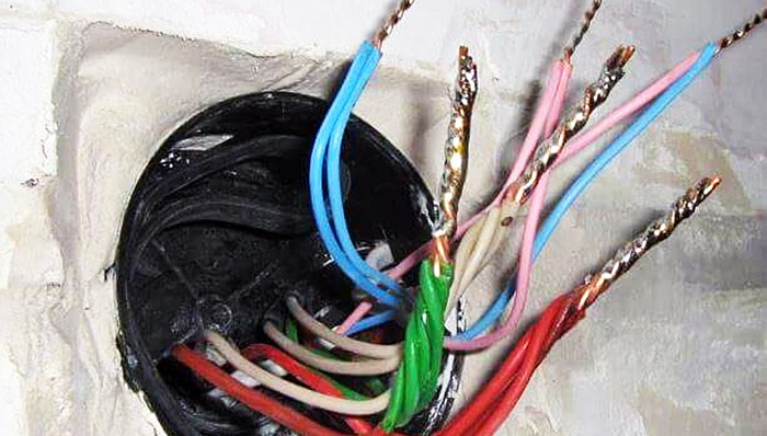 Mga pamamaraan para sa pagkonekta ng mga wire sa isang junction box