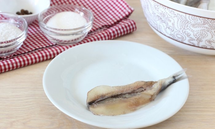 Dry salted capelin