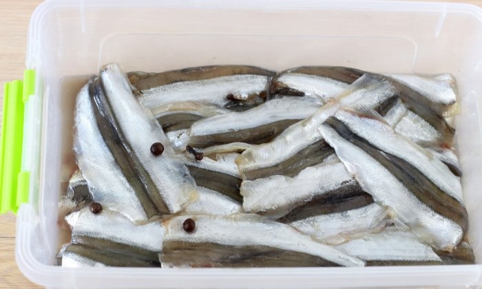 Dry salted capelin
