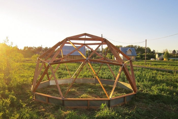 How to make a dome greenhouse with your own hands