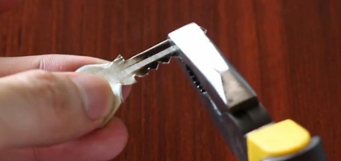 Kā izveidot atslēgas dublikātu 15 minūtēs