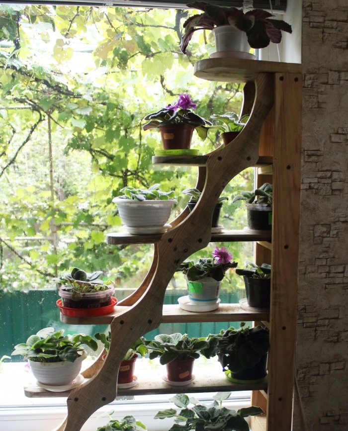 Drewniana półka na kwiaty DIY
