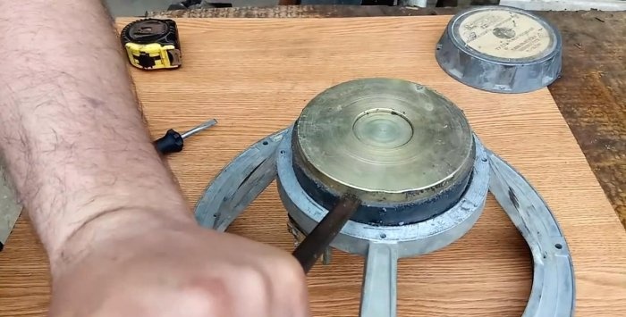 Hur man tar bort en magnet utan att gå sönder den