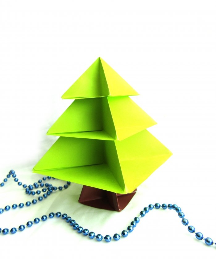 Πώς να φτιάξετε ένα χριστουγεννιάτικο δέντρο χρησιμοποιώντας την τεχνική origami