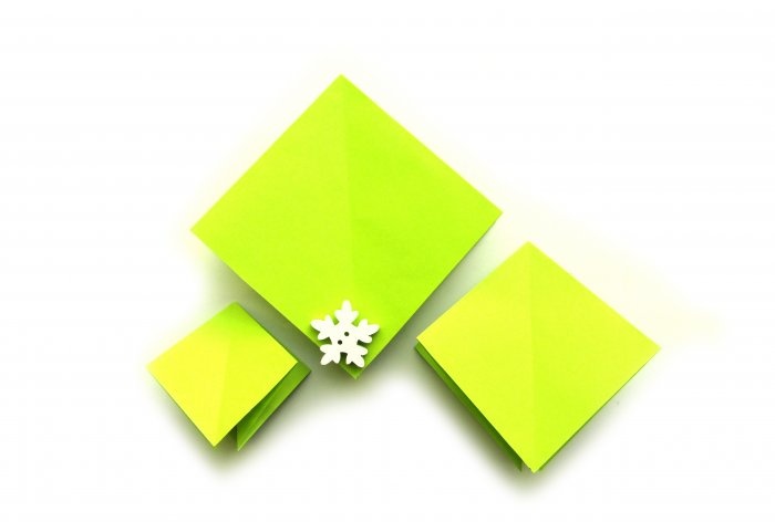 Πώς να φτιάξετε ένα χριστουγεννιάτικο δέντρο χρησιμοποιώντας την τεχνική origami