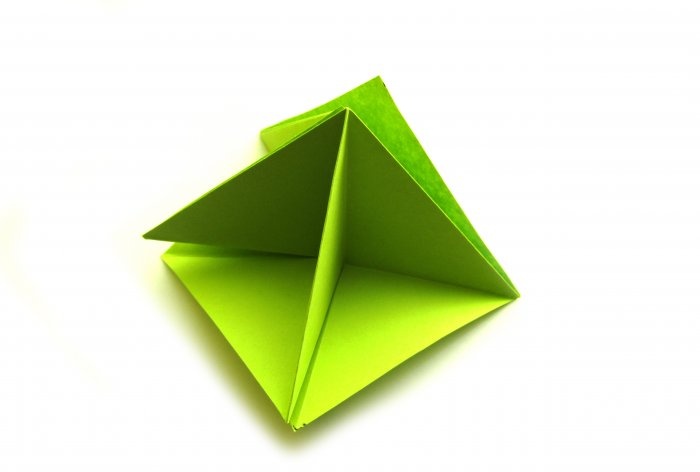 Kaip padaryti eglutę origami technika