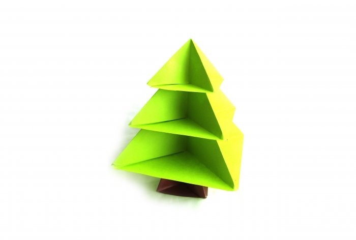 How to make a Christmas tree using origami technique