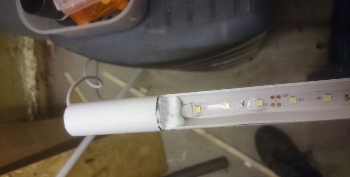 Lâmpada tubular LED simples