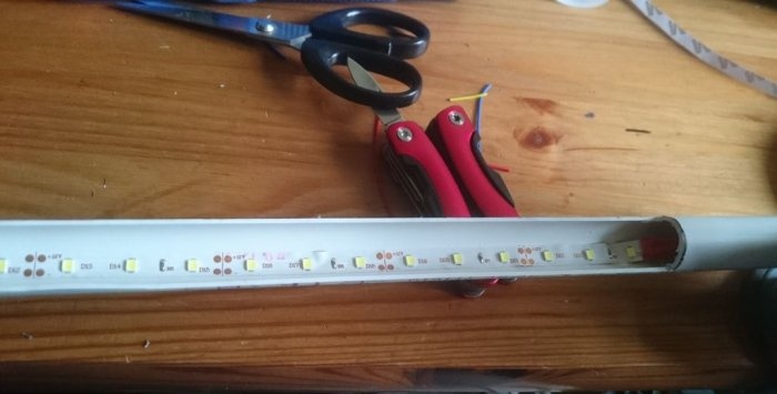 Lâmpada tubular LED simples