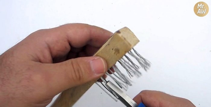 Metal bristle brush