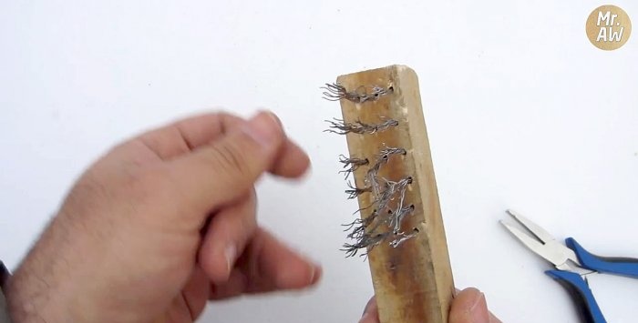 Metal bristle brush