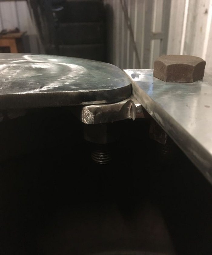 Potbelly stove na gawa sa mga lumang disk