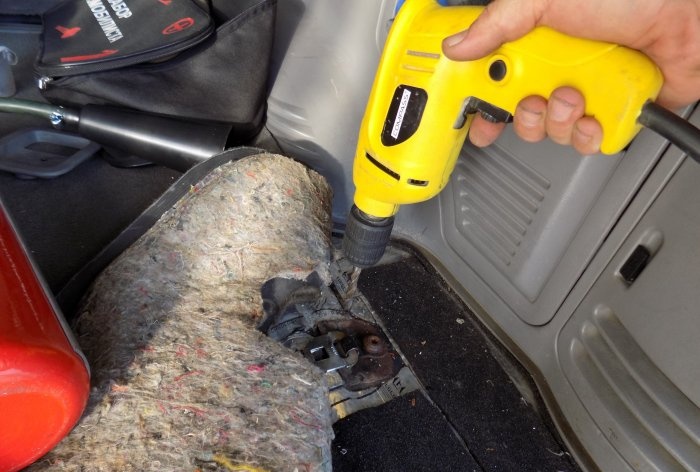 Suport de bricolatge per a un extintor de cotxes