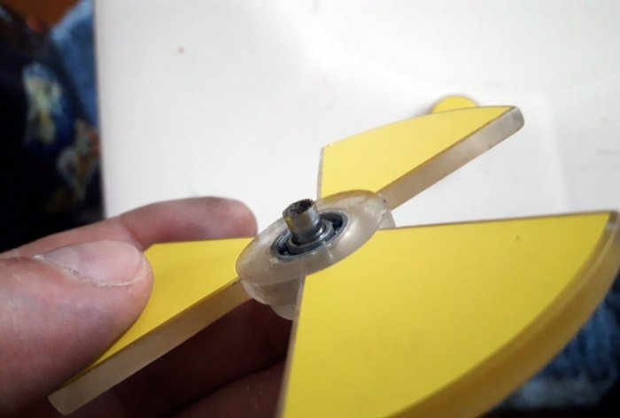 Spinner de plexiglàs de bricolatge