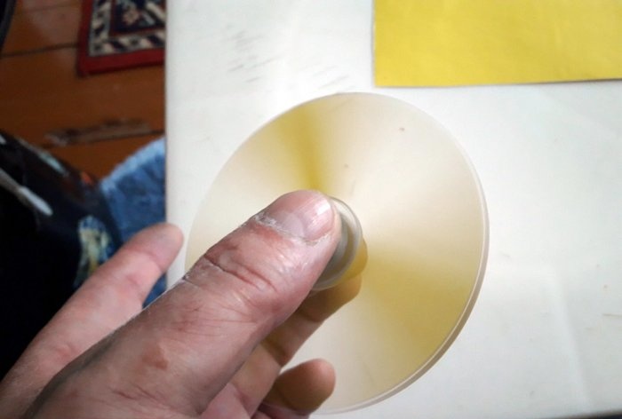 DIY vrtača za uhode od pleksiglasa
