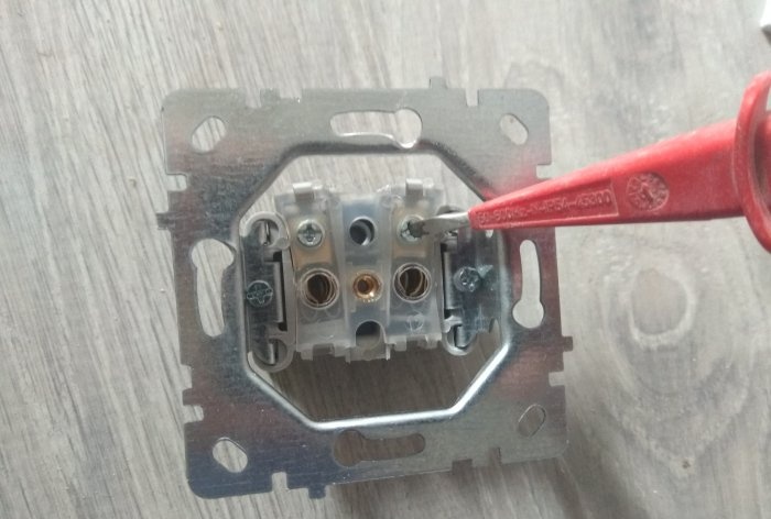 DIY socket installation