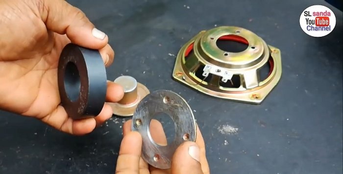 Magnetic welder contact