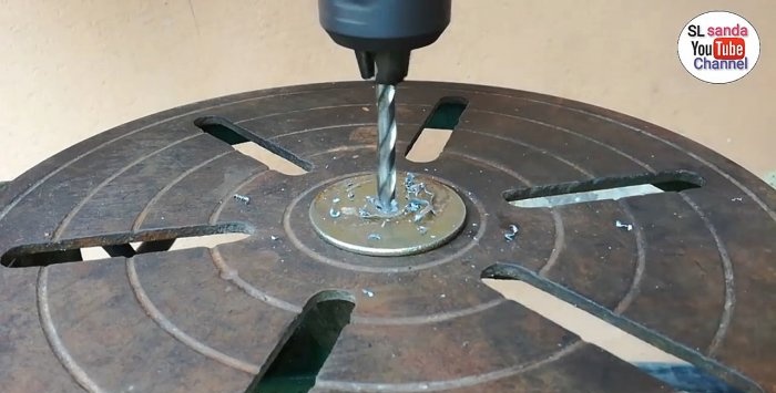 Contatto magnetico per saldatore