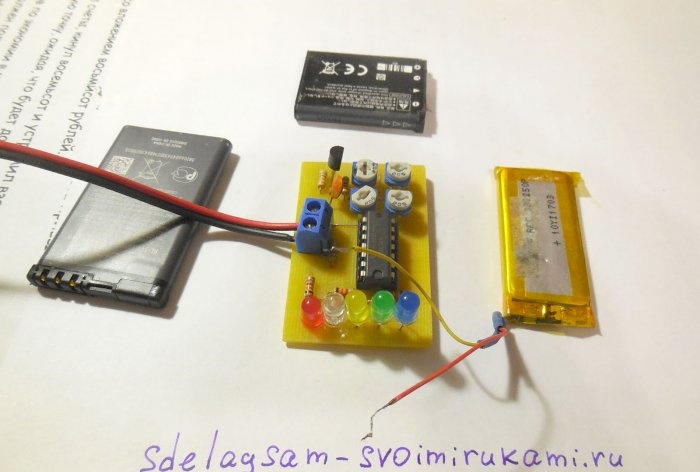 Universele batterij-leeg-indicator