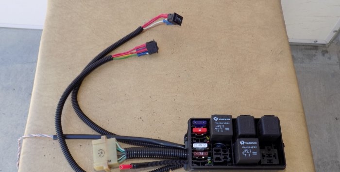 Een relaisblok toevoegen aan het pneumatische signaal van een auto-DRL-recorder