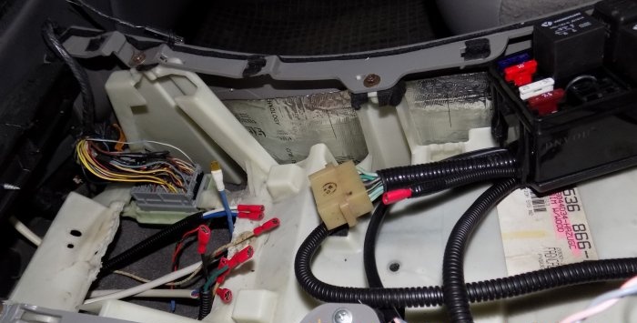 Добавяне на релеен блок към пневматичен сигнал на автомобилен DRL рекордер