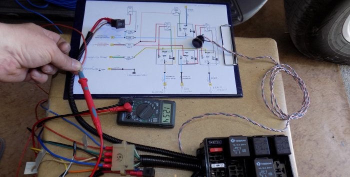 Een relaisblok toevoegen aan het pneumatische signaal van een auto-DRL-recorder