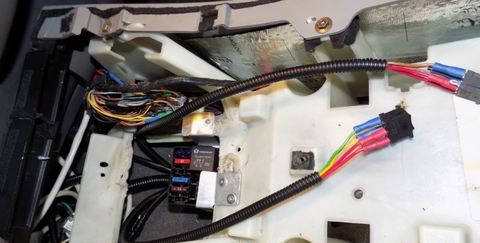 Adding a relay block to a car DRL recorder pneumatic signal