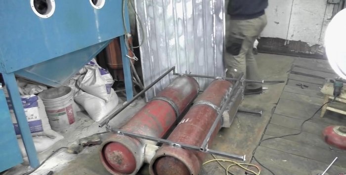 Šildymo akumuliatorius naudojant medieną iš dujų balionų