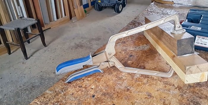 Cum să ascunzi un șurub autofiletant în lemn