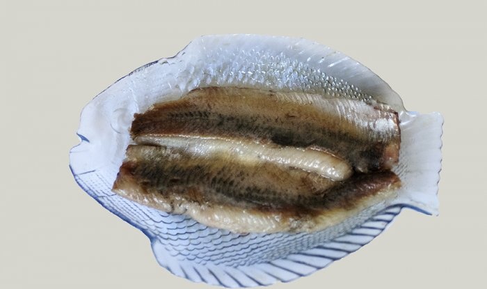 Cara mengupas herring dengan cepat dan tanpa tulang