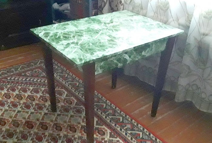 Restauração de uma antiga mesa destruída