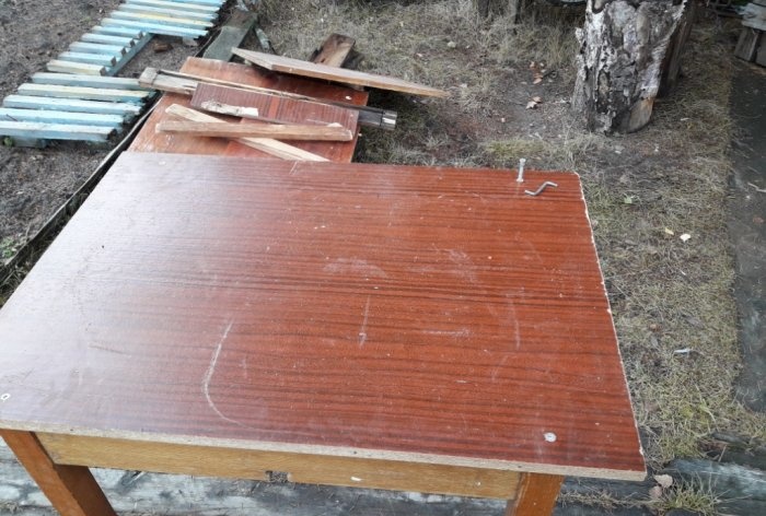 Restaurering af et gammelt ødelagt bord