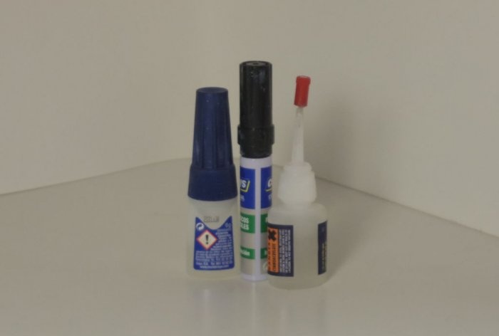 How to prevent an open tube of superglue from drying out