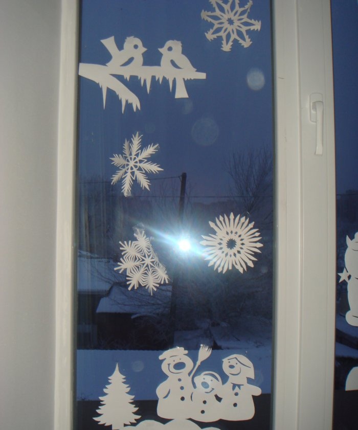 Decoração de janela para os feriados de Ano Novo