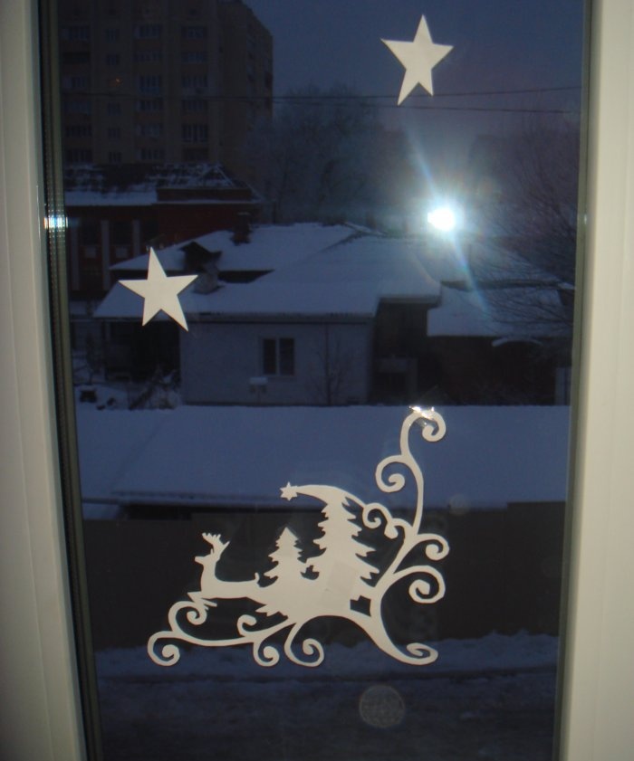 Fensterdekoration für die Neujahrsfeiertage
