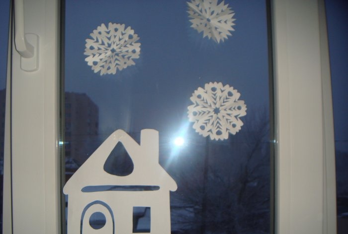Decoração de janela para os feriados de Ano Novo
