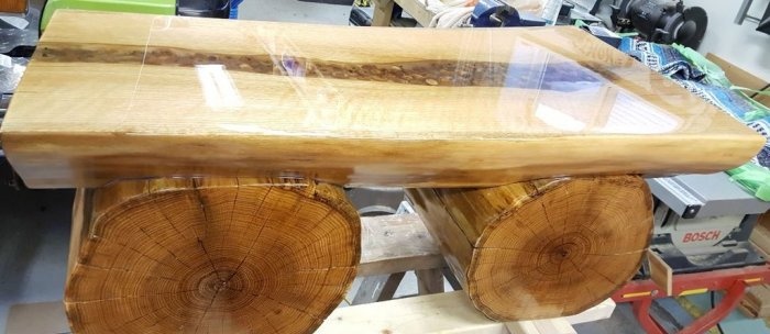 Oryginalna ławka wykonana z naturalnego drewna