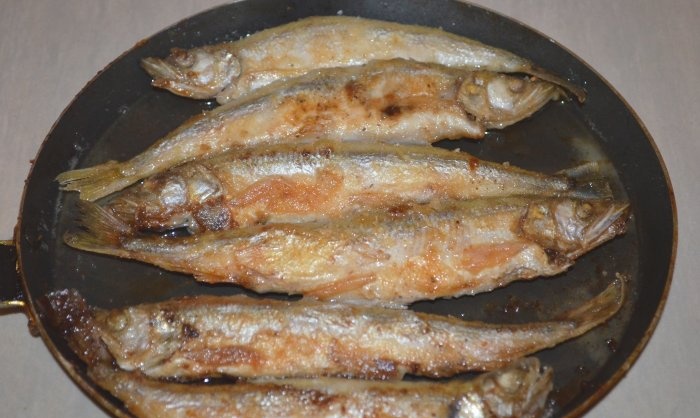 Hogyan sütjük gyorsan és ízletesen az illatos halat