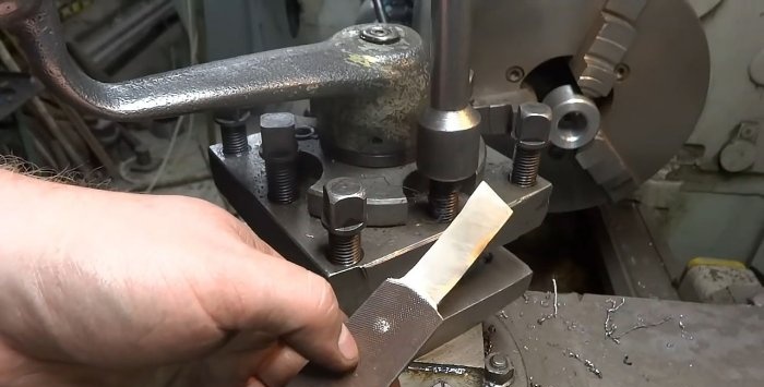 Πώς να φτιάξετε ένα κλειδί σε έναν τόρνο