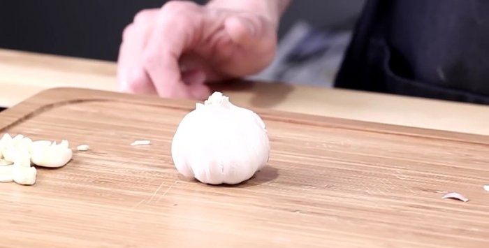 How to peel a lot of garlic in a couple of seconds