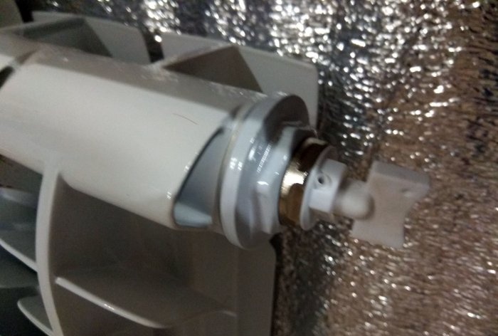 Pagpapalit ng mga radiator at indibidwal na mga seksyon sa isang pribadong bahay