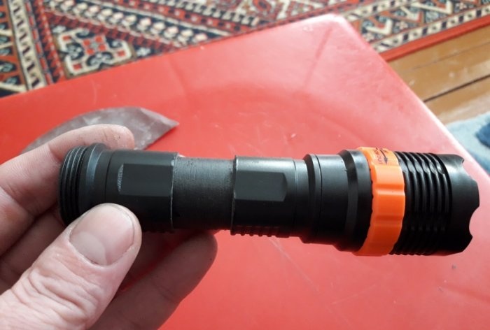 Modification of a flashlight from AAA batteries to 18650 battery
