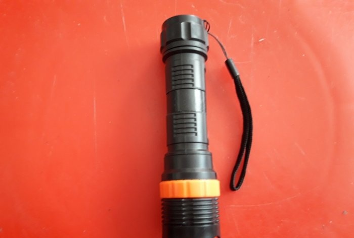 Modificação de uma lanterna de pilhas AAA para pilha 18650